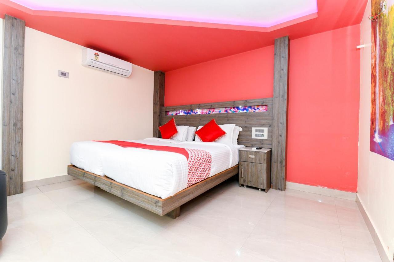 Oyo 1889 Hotel Aj Park Alappuzha Quarto foto